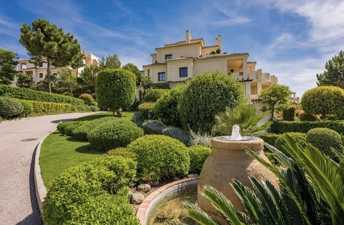 Apartment in Benahavis - view 1