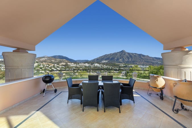 Apartment in Nueva Andalucia - view 1