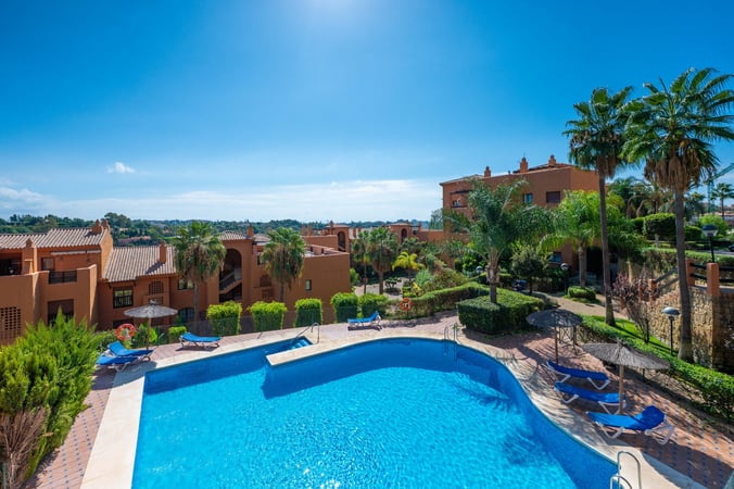 Apartment in Benahavis - view 1