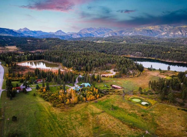 House in Cascade - view 1