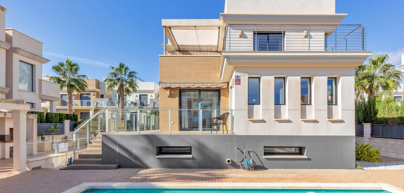 House in La Zenia - view 1