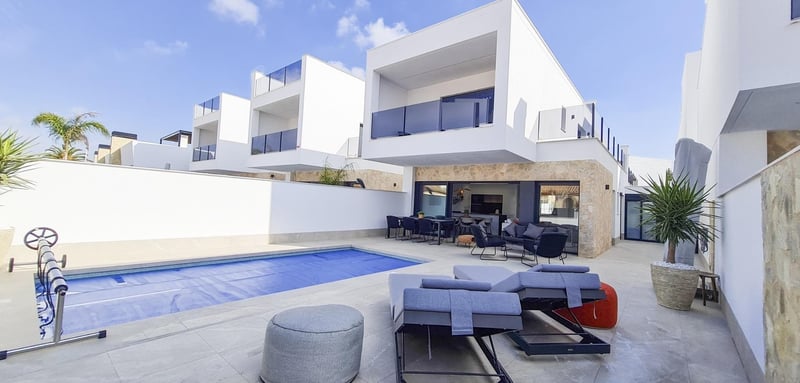 House in Los Tarragas - view 1