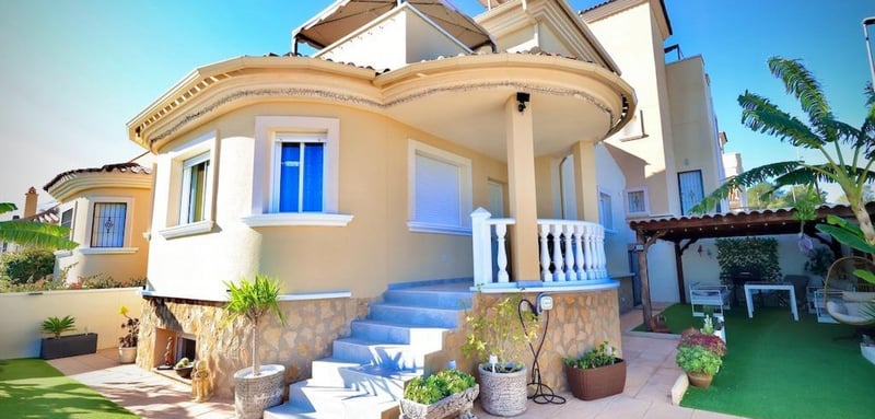 House in San Miguel de Salinas - view 1