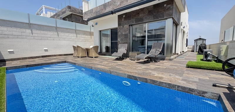 House in Villamartin - view 1