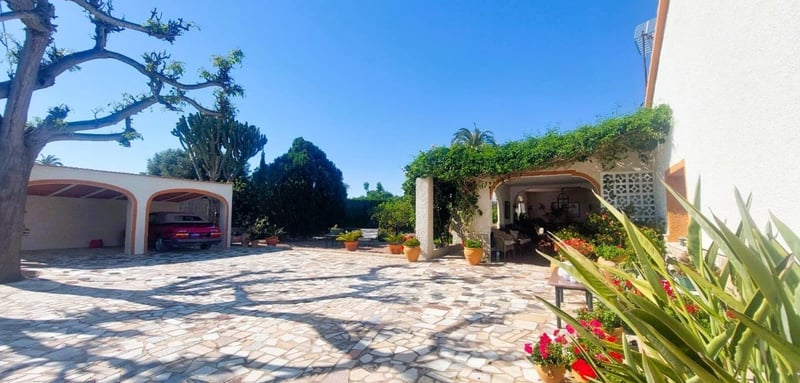 House in La Marina - view 1