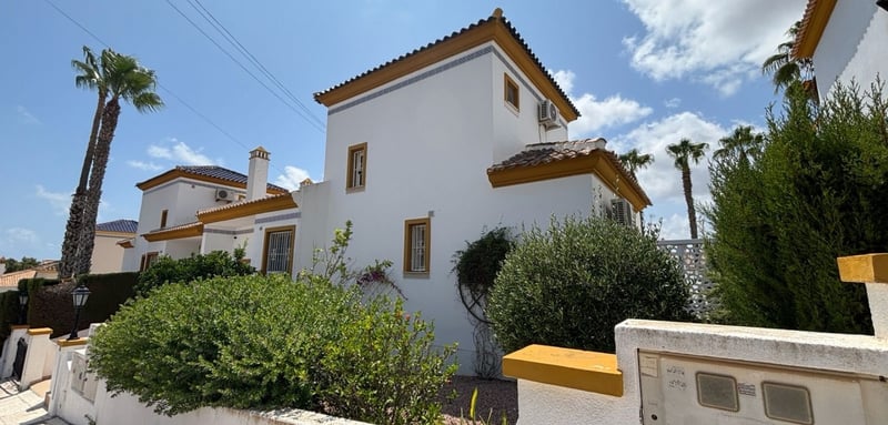 House in Villamartin - view 1