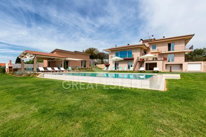 House in Foiano della Chiana - view 1