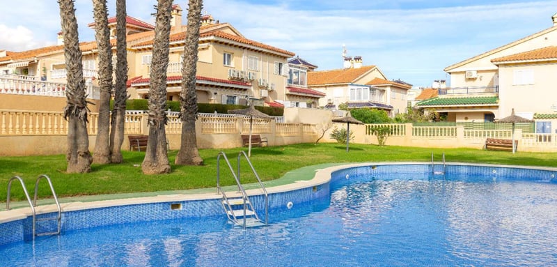 Apartment in Residencia los Altos - view 1