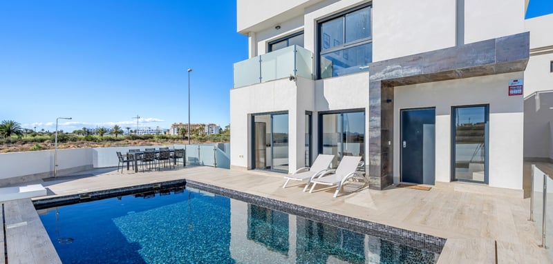 House in Los Alcazares - view 1