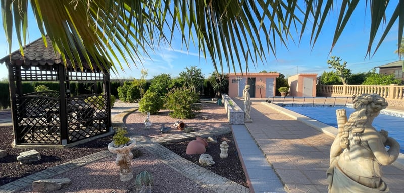 House in Crevillent - view 1