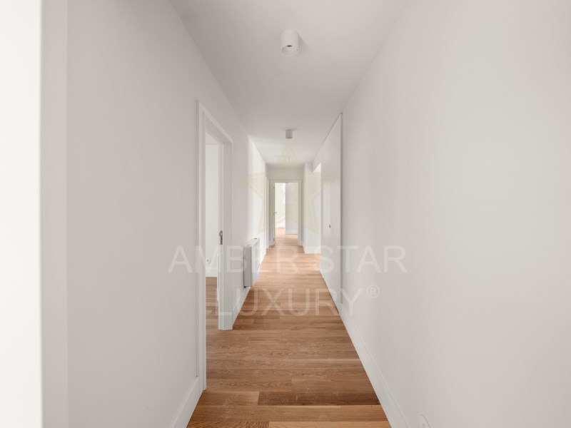 Apartment in Porto - Image 2
