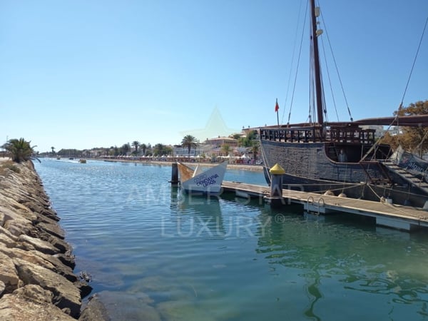 Apartment in Meia Praia - view 1