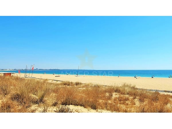 Apartment in Meia Praia - view 1