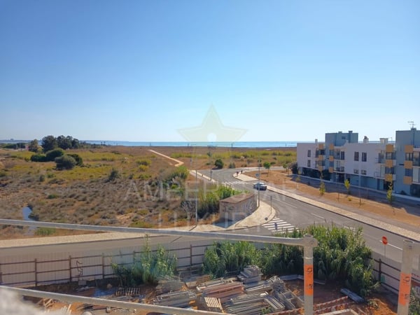 Apartment in Meia Praia - view 1