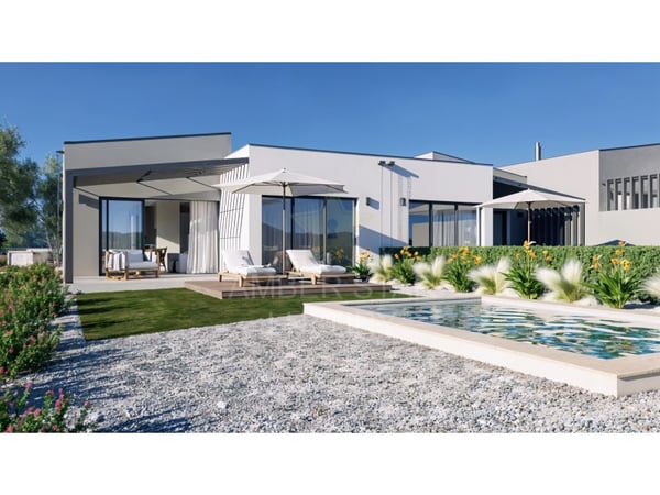 House in Estombar - view 1