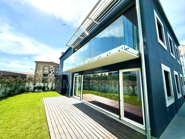 House in Leca da Palmeira - view 1