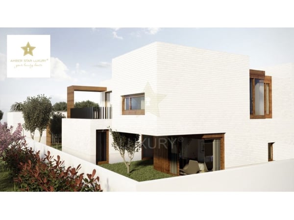 House in Esgueira - view 1