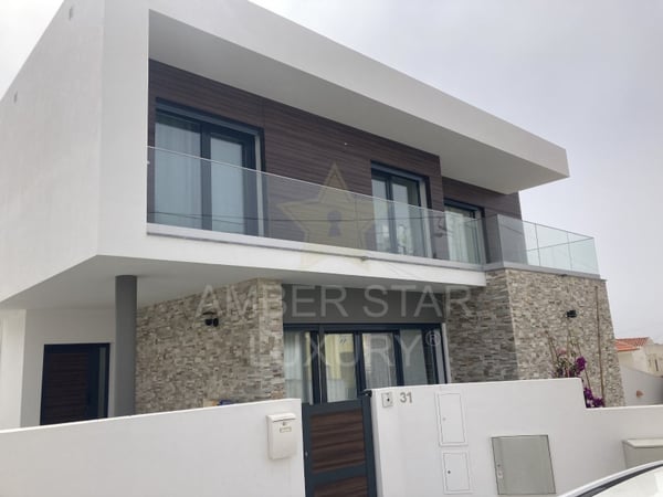 House in Carvoeira - view 1