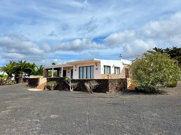 Villa in Las Brenas - view 1