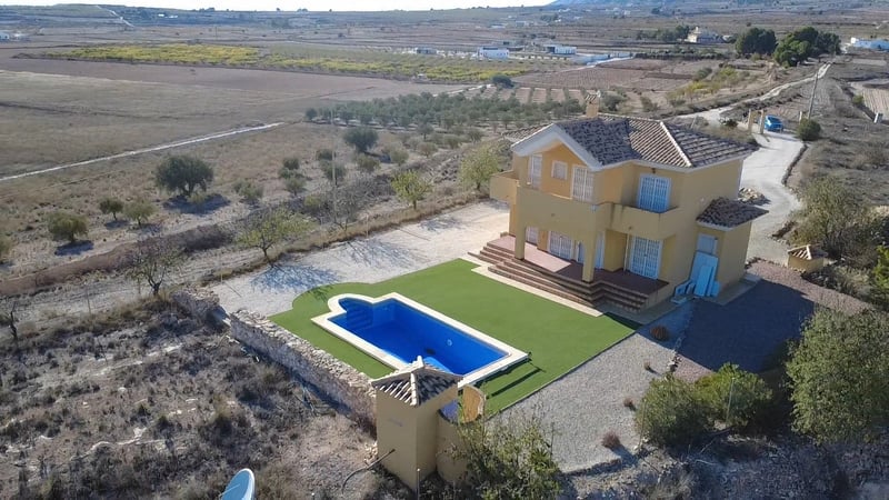Villa in Pinoso - view 1