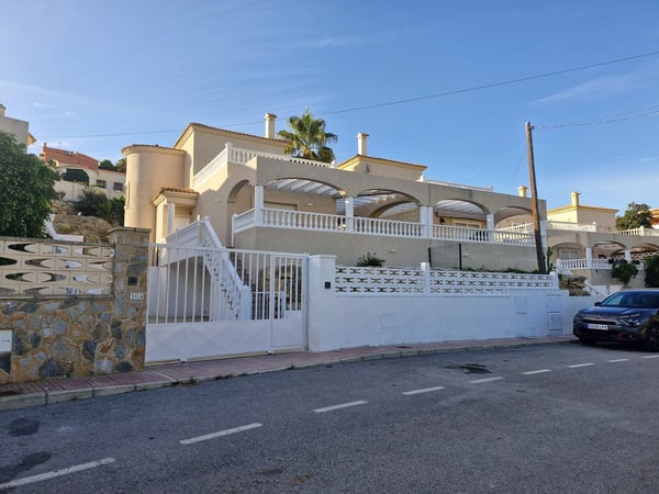 House in El Campello - view 1