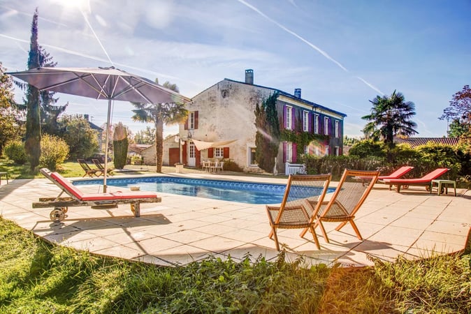 House in Saint-Dizant-du-Gua - view 1