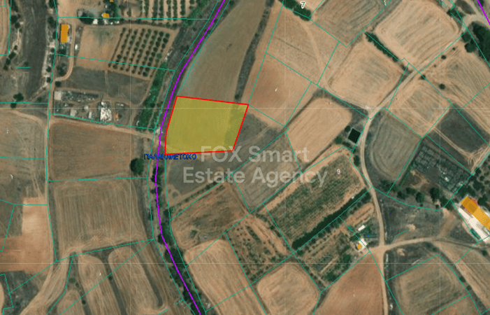 Land in Meniko - view 1