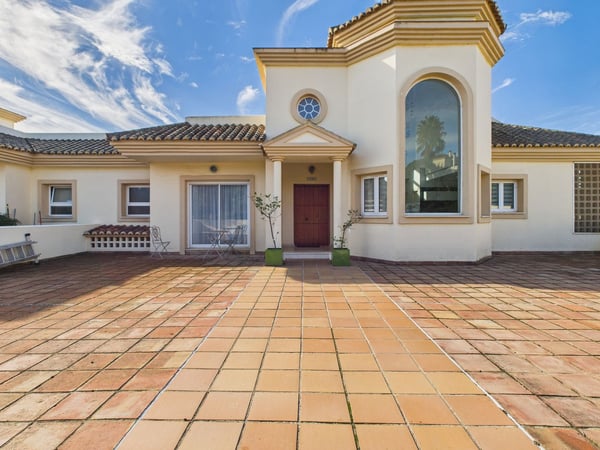 House in San Roque - view 1