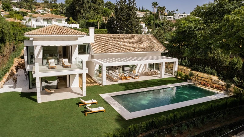 House in El Paraiso - view 1