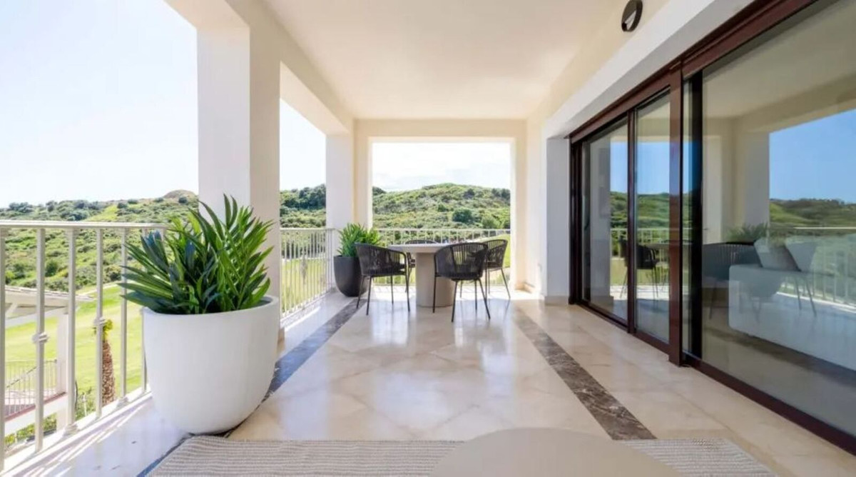 House in Estepona - Image 3