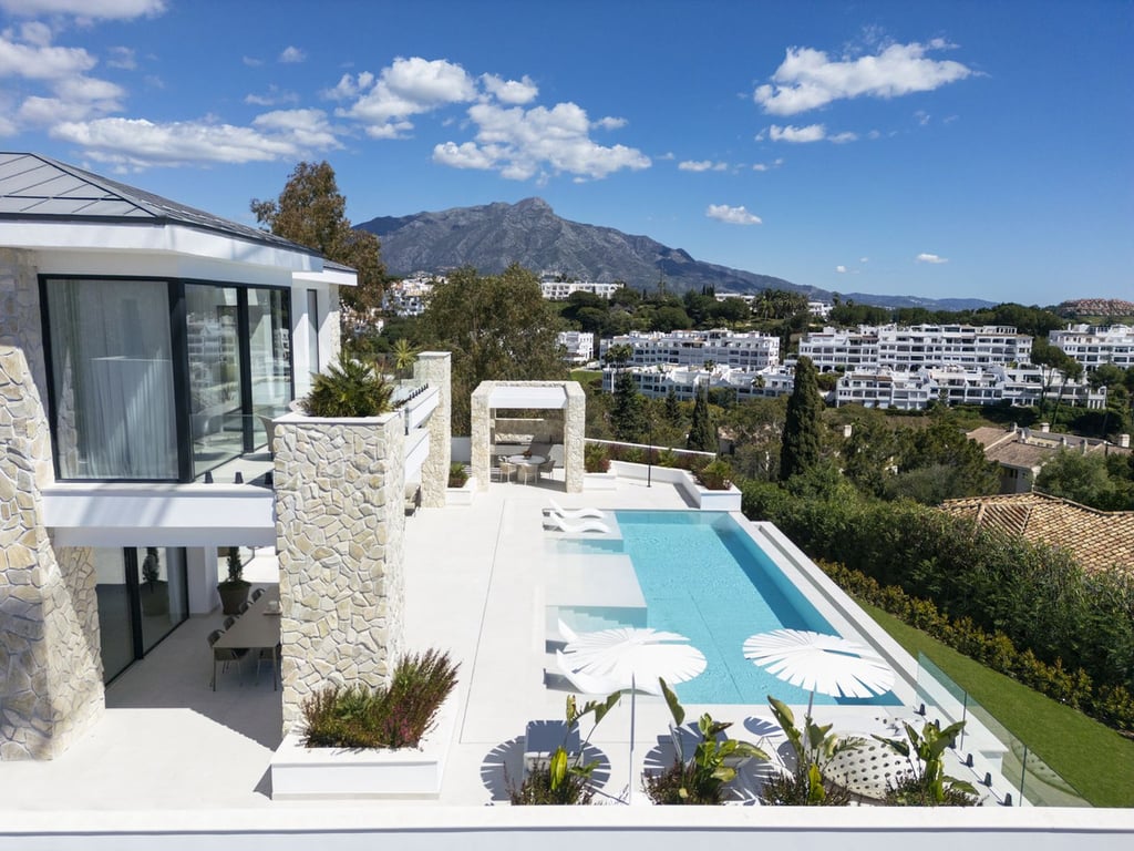 House in Benahavis - Image 2