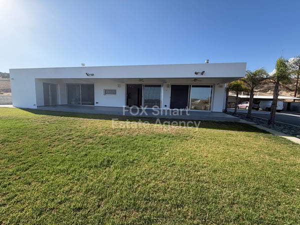 House in Parekklisha - view 1