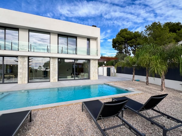 Villa in La Fustera - view 1