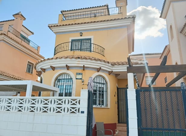 Villa in Los Montesinos - view 1