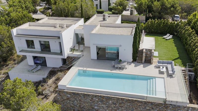 Villa in Mil Palmeras - view 1