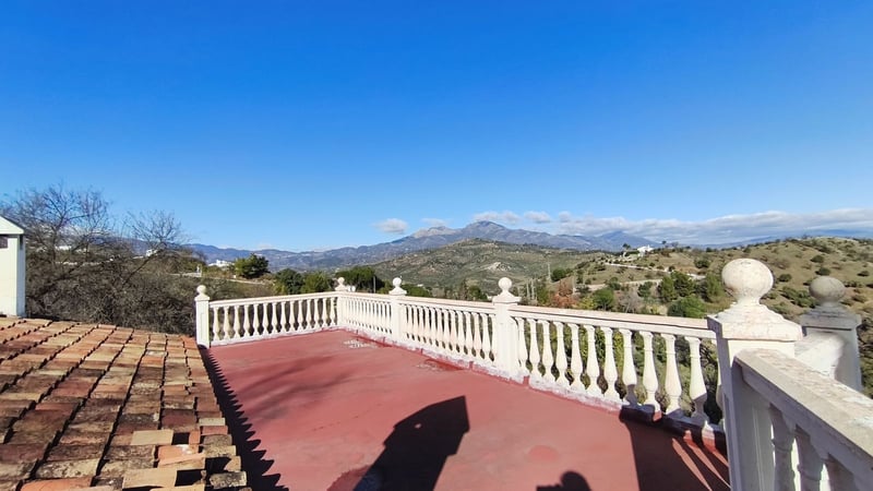 House in Guaro - view 1