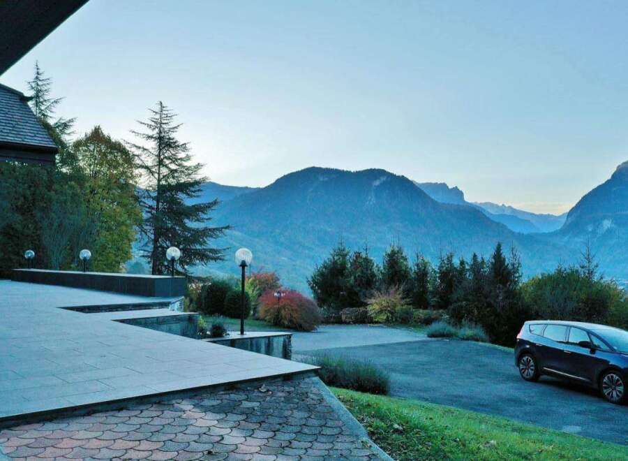 Villa in Chatillon-sur-Cluses - Image 2