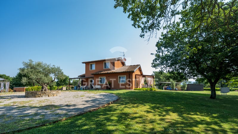 House in Cortona - view 1