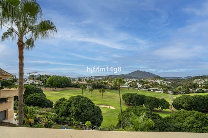 Apartment in Nueva Andalucia - view 1