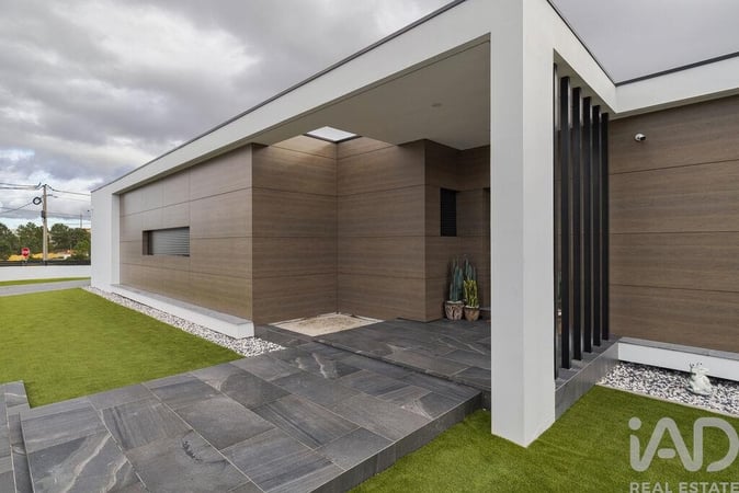 House in Fernao Ferro - view 1