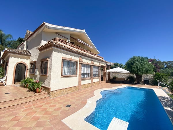 Villa in Guadalmina - view 1
