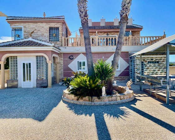 Villa in Guardamar del Segura - view 1