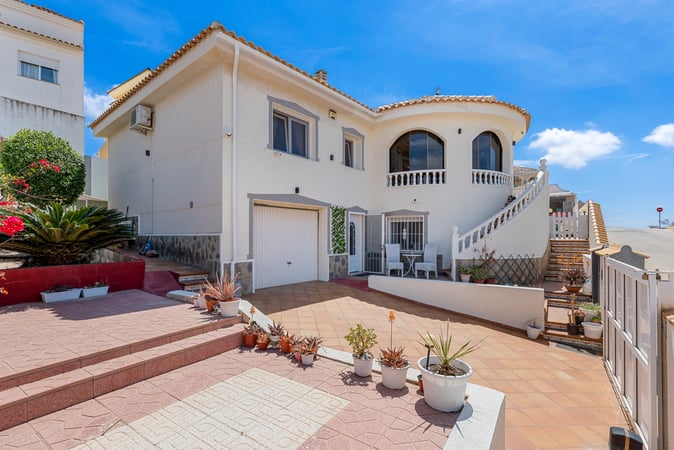 Villa in Benijofar - view 1