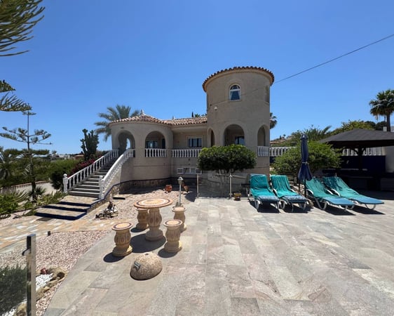 Villa in Algorfa - view 1
