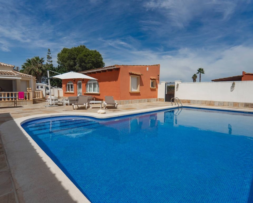 Villa in Heredades - Image 2