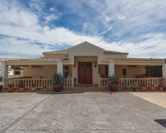 Villa in Heredades - view 1