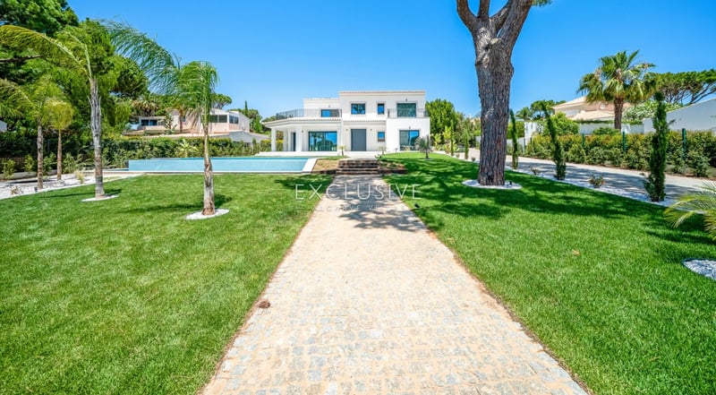Villa in Vilamoura - view 1