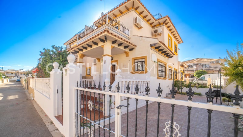 House in Urbanizacion los Balcones - view 1