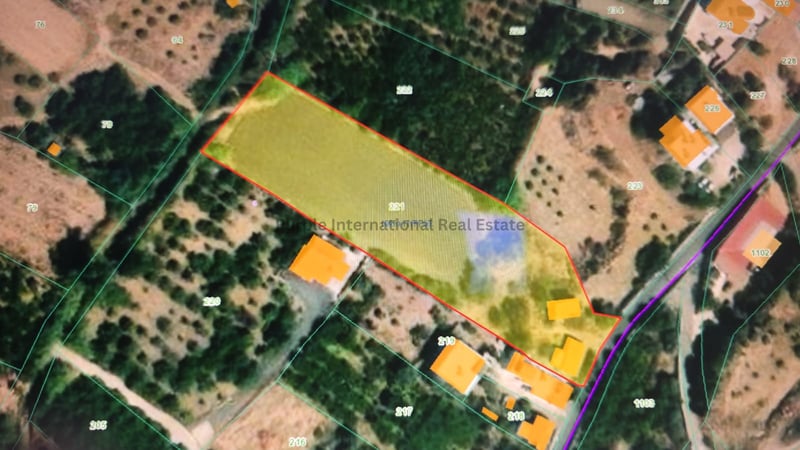 House in Kato Pyrgos - view 1