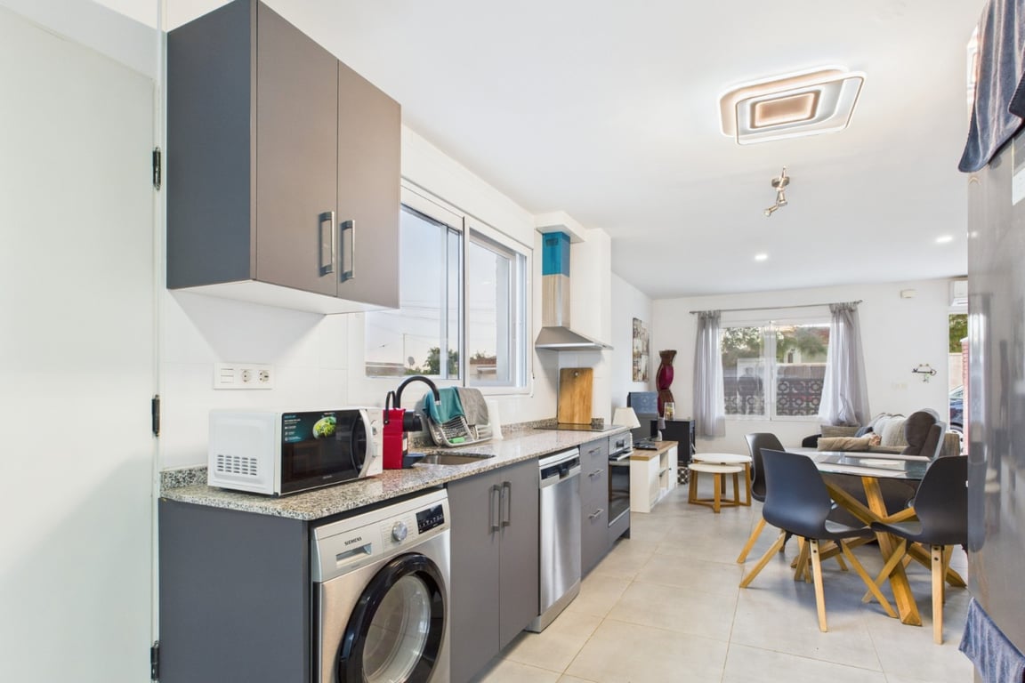 Villa in El Carmoli - Image 3